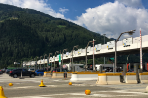 Previsioni traffico 20-22 giugno: code attese su strade e autostrade verso le località turistiche