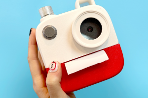 La fotocamera che non scatta foto, ma poesie: ecco come funziona