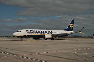 Scene di panico sul volo Ryanair: passeggeri chiusi a bordo senza aria, tra malori e urla