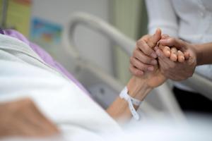 Fine vita, il M5S rilancia: «Una legge regionale sul suicidio medicalmente assistito»