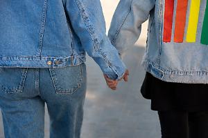 "Frocio di m..." : per il pm non è omofobia ma "un insulto comune"