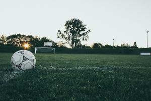 Inghilterra, il caso che scuote il calcio: condannato per omicidio stradale, può tornare in campo dopo 7 mesi