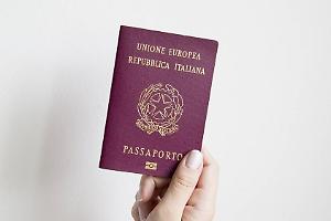 I passaporti più forti: Italia seconda, in testa Singapore