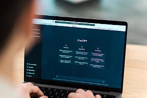 Sempre più italiani affidano i referti medici a ChatGPT: il Garante lancia l’allarme