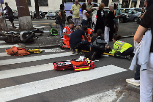 Scontro tra un'Audi e uno scooter a San Salvario: una signora finisce all'ospedale