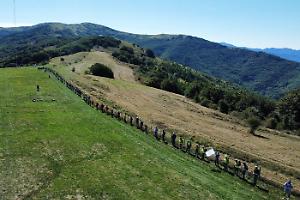 Appennino alessandrino, catena umana contro il progetto eolico sul Monte Giarolo