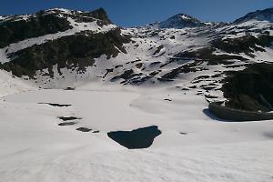 Neve anticipata nelle Valli di Lanzo: chiuso il tratto montano della SP1 fino a Pian della Mussa