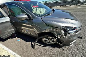 Tangenziale sud: scontro tra due auto all'altezza di corso Francia, tre persone al pronto soccorso