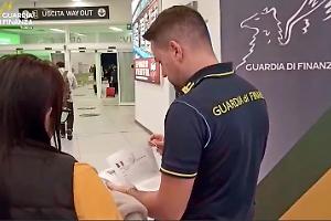 Clandestini spacciati per turisti: scoperto il business dei peruviani