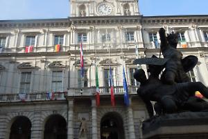 Torino, servizi a rilento? In Comune mancano 2.400 lavoratori (e 54 milioni di euro)