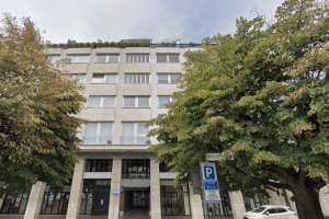 Incendio in centro a Bra: muore un uomo di 60 anni in un alloggio adibito a studio