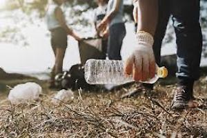 World Cleanup Day, a Torino raccolti 47 kg di rifiuti e 6.300 mozziconi in un giorno