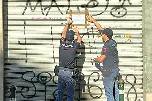 Clienti con precedenti penali, droga e irregolari: chiusa la sala giochi di via Principe Tommaso