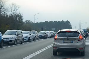 Pioggia di multe sulla Fiera della Toma. «Parcheggi inadeguati», polemiche e insulti al sindaco