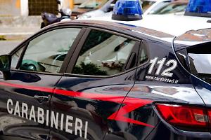 Biella, cerca di scappare dai carabinieri ma cade in un dirupo: trentenne in ospedale