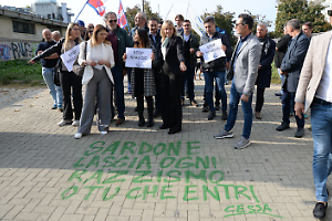 Giardini Madre Teresa, scritte e insulti contro l'eurodeputata Silvia Sardone