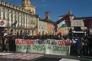 Presidio pro-Pal a Torino contro la conferenza di Forza Italia sulla casa