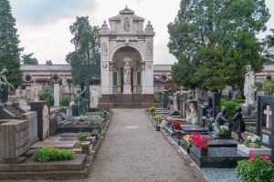 Case “da brivido”: quanto costa vivere vicino ai cimiteri più famosi d’Italia