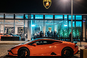 Lamborghini sbarca a Torino e fa il boom (sulle ceneri ex Fiat). Ecco perché