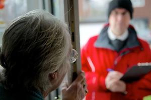 Finti agenti di Polizia Locale truffano anziani a Mazzè: rubati soldi e gioielli