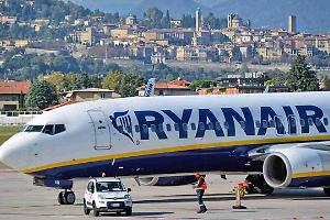 Ryanair dice addio alla carta: dal 12 novembre solo carte d’imbarco digitali