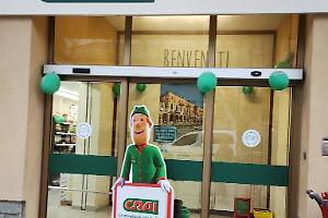 Luserna San Giovanni, cliente aggredisce la commessa del supermercato e le spacca il cellulare a terra