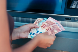 Tetto contanti alzato a 10mila euro: arriva la tassa da 500 euro sopra i 5mila