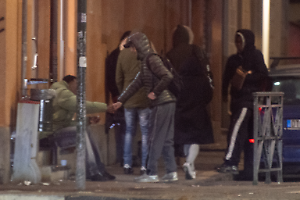 Barriera, ecco gli “impuniti” dello spaccio: la droga scorre davanti ai poliziotti