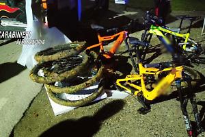 Casale Monferrato, rubano quattro e-bike da 20mila euro: denunciati un 32enne e un 33enne