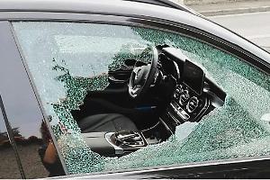 Furto nel parcheggio del PalaGialdo a Chieri: sono tre le auto finite nel mirino dei malviventi