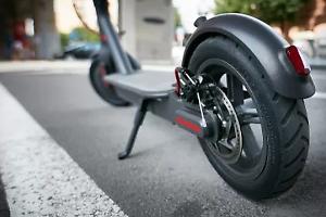 Ciriè, monopattino contro una Golf: incidente in via Roma