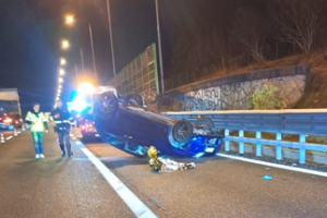 Incidente sulla Tangenziale Sud verso Piacenza: un veicolo ribaltato, traffico in tilt
