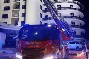 Sestriere, notte di fiamme in hotel: evacuata l’intera struttura