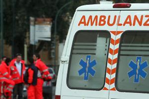 Monteu Roero, una Panda si ribalta sulla Sp29: anziano liberato dall'abitacolo grazie all'intervento dei vigili del fuoco