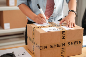 Manovra 2026: arriva la tassa di 2 euro sui piccoli pacchi