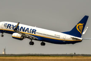 Ryanair nel mirino dell’Antitrust: dubbi sulla vendita dei biglietti