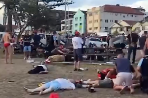 Strage in Australia, 12 morti. Le due torinesi: «Chiuse in bagno per ore, credevamo di morire»