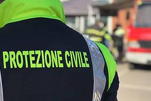 Polenta, spezzatino e solidarietà: a Cossano Belbo, alla cena della Protezione Civile, consegnata una nuova borsa medica