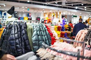 Tentativo di furto degenerato in rapina impropria al centro commerciale Le Gru