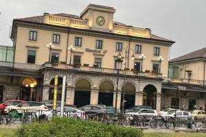Novara, la stazione si rifà il look: impalcature rimosse e bar pronto a riaprire