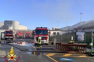 Incendio al tetto della piscina comunale di Susa: nessuna persona coinvolta finora