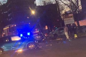 Incidente all'incrocio di Santa Rita, due feriti e un palo abbattuto