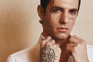 Crans-Montana, il dolore che unisce: il messaggio di Achille Lauro