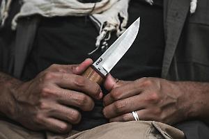 Preso a coltellate per un Iphone 12: tre arresti