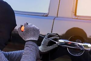 Furti su auto a Mirafiori: arrestate due donne, un complice denunciato