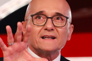 Alfonso Signorini querela Google: ma i video di Corona su Falsissimo restano online