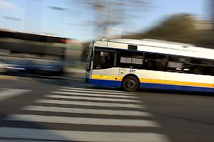 Scontro tra Audi e bus Gtt a Venaria: paura in corso Garibaldi