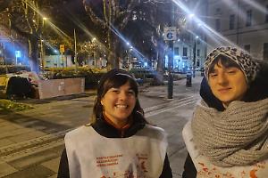 Sfidano il freddo per aiutare chi non ha più nulla