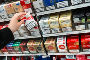 Tabacchi, nuovi rincari da oggi: ecco i nuovi prezzi di trinciato, sigari e sigaretti