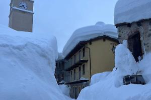 Limonetto sommersa dalla neve: passeggiate tra pareti bianche a 1.400 metri